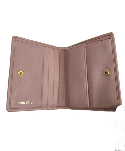 MIU MIU（ミュウミュウ）MIU MIU (ミュウミュウ) マテラッセレザー コンパクトウォレット ピンクの古着・服飾アイテム