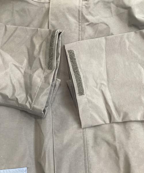 WHITE MOUNTAINEERING（ホワイトマウンテ二アニング）WHITE MOUNTAINEERING (ホワイトマウンテ二アニング) レインポンチョ ブラック サイズ:不明の古着・服飾アイテム