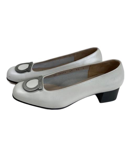 Salvatore Ferragamo（サルヴァトーレ フェラガモ）Salvatore Ferragamo (サルヴァトーレ フェラガモ) パンプス ホワイト サイズ:6 1/2の古着・服飾アイテム