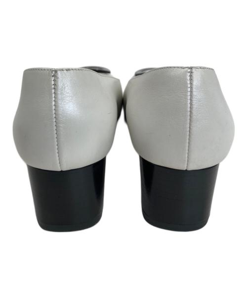 Salvatore Ferragamo（サルヴァトーレ フェラガモ）Salvatore Ferragamo (サルヴァトーレ フェラガモ) パンプス ホワイト サイズ:6 1/2の古着・服飾アイテム