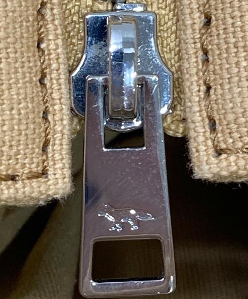 maison kitsune（メゾンキツネ）MAISON KITSUNE (メゾンキツネ) キャンバスハンドバッグ ベージュの古着・服飾アイテム