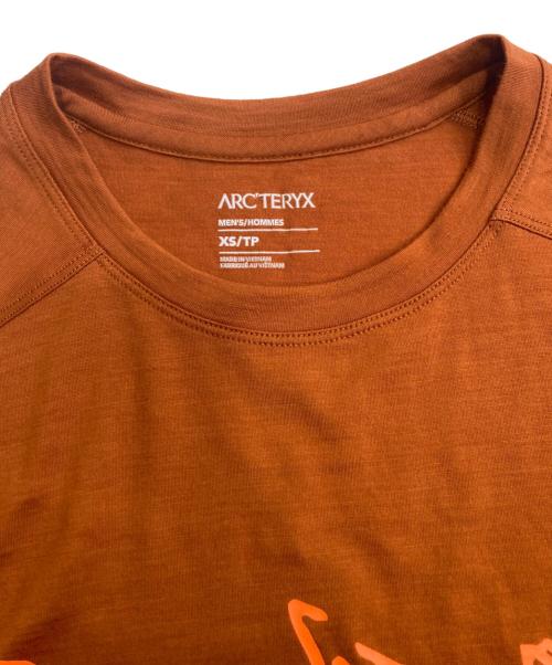 ARC'TERYX（アークテリクス）ARC'TERYX (アークテリクス) Ionia Merino Wool Logo Short Sleeve Tee オレンジ サイズ:XSの古着・服飾アイテム