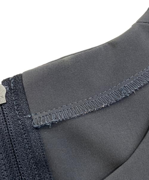 FOXEY NEWYORK（フォクシーニューヨーク）FOXEY NEWYORK (フォクシーニューヨーク) ノースリーブレイニーワンピース グレー サイズ:40の古着・服飾アイテム