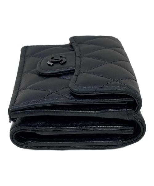 CHANEL（シャネル）CHANEL (シャネル) マトラッセクラシックスモールフラップウォレット ブラックの古着・服飾アイテム