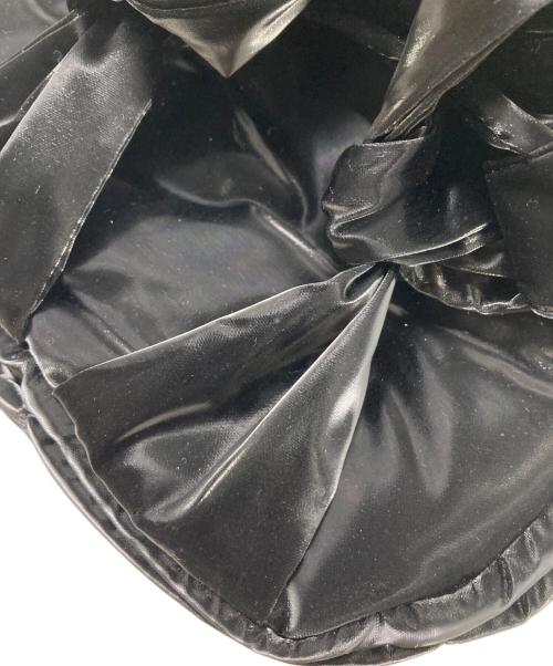 IUGAMAKARAS（イウガマカラス）IUGAMAKARAS (イウガマカラス) Knotted Micro Padding Bag ブラックの古着・服飾アイテム