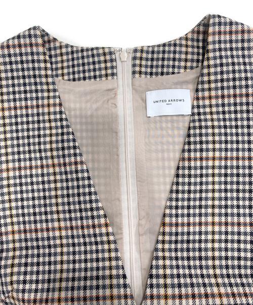 UNITED ARROWS TOKYO（ユナイテッドアローズトウキョウ）UNITED ARROWS TOKYO (ユナイテッドアローズトウキョウ) ノースリーブワンピース ベージュ サイズ:36の古着・服飾アイテム