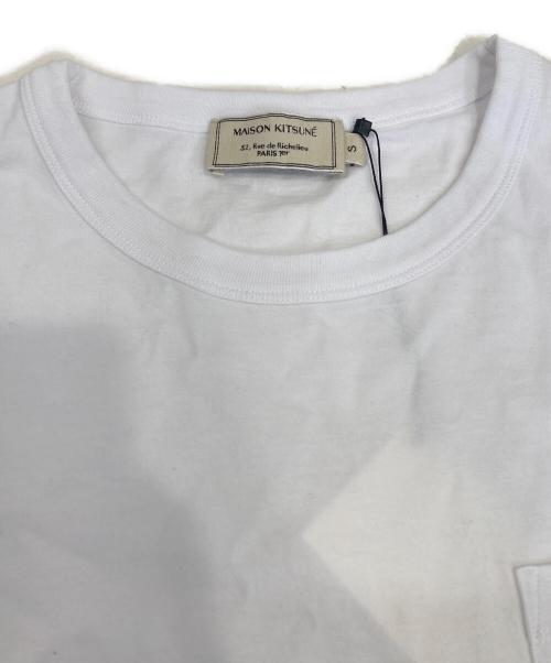 maison kitsune（メゾンキツネ）MAISON KITSUNE (メゾンキツネ) Tシャツ ホワイト サイズ:S 未使用品の古着・服飾アイテム