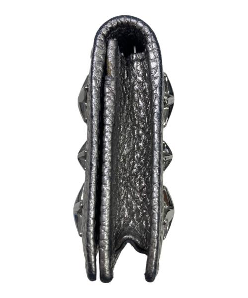 JIMMY CHOO（ジミーチュウ）JIMMY CHOO (ジミーチュウ) スタッズカードケース シルバーの古着・服飾アイテム