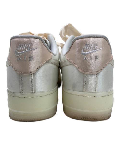 NIKE（ナイキ）NIKE (ナイキ) Air Force 1 Low '07 LV8 SAIL Barely Orange ホワイト サイズ:24.5㎝の古着・服飾アイテム
