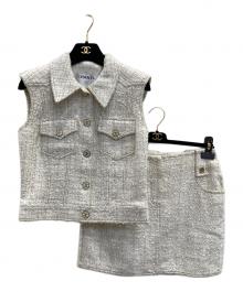 CHANEL（シャネル）の古着「ココマークボタン ツイードベスト/ミニスカート セットアップ」｜ホワイト