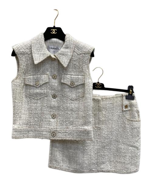 CHANEL（シャネル）CHANEL (シャネル) ココマークボタン ツイードベスト/ミニスカート セットアップ ホワイト サイズ:38の古着・服飾アイテム