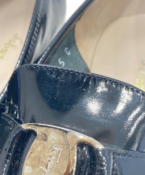 Salvatore Ferragamo（サルヴァトーレ フェラガモ）Salvatore Ferragamo (サルヴァトーレ フェラガモ) エナメルローファー ブラック サイズ:5の古着・服飾アイテム