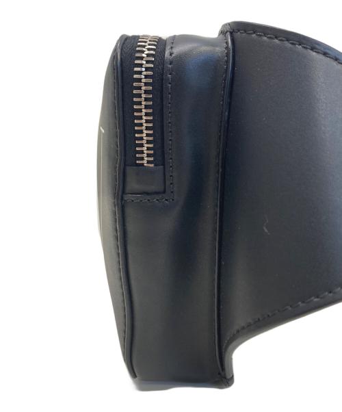 VALENTINO GARAVANI（ヴァレンティノ・ガラヴァーニ）VALENTINO GARAVANI (ヴァレンティノ・ガラヴァーニ) ボディーバッグ ブラックの古着・服飾アイテム