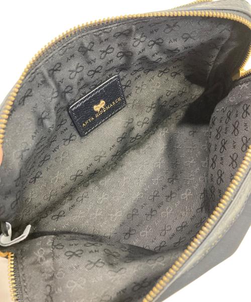 ANYA HINDMARCH（アニヤ・ハインドマーチ）ANYA HINDMARCH (アニヤ・ハインドマーチ) コスメポーチ ブラックの古着・服飾アイテム