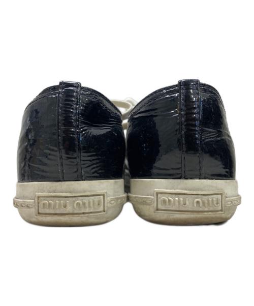 MIU MIU（ミュウミュウ）MIU MIU (ミュウミュウ) スニーカー ブラック サイズ:37の古着・服飾アイテム