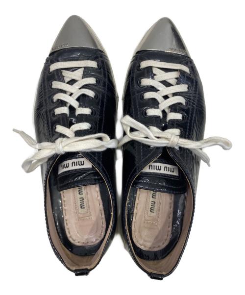 MIU MIU（ミュウミュウ）MIU MIU (ミュウミュウ) スニーカー ブラック サイズ:37の古着・服飾アイテム