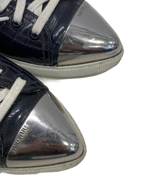 MIU MIU（ミュウミュウ）MIU MIU (ミュウミュウ) スニーカー ブラック サイズ:37の古着・服飾アイテム