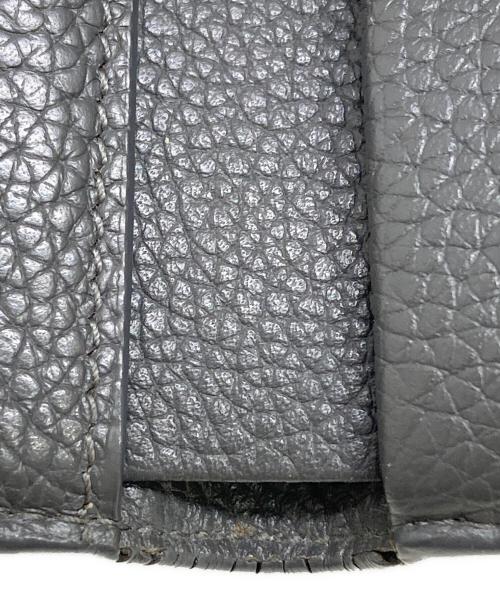 Yves Saint Laurent（イヴサンローラン）Yves Saint Laurent (イヴサンローラン) 2つ折り財布 グレーの古着・服飾アイテム