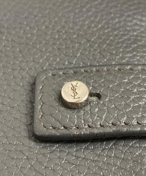 Yves Saint Laurent（イヴサンローラン）Yves Saint Laurent (イヴサンローラン) 2つ折り財布 グレーの古着・服飾アイテム