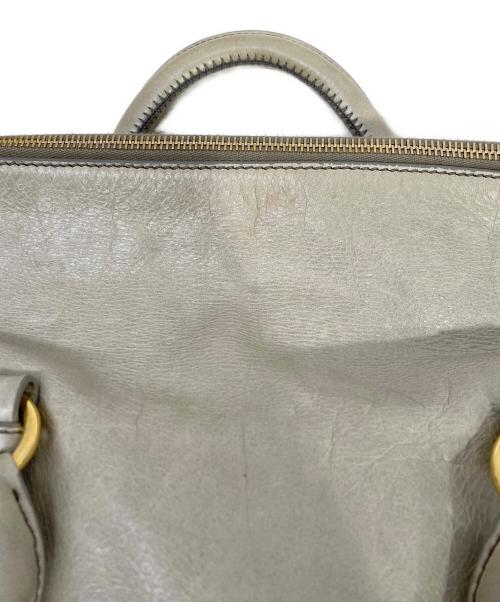 MIU MIU（ミュウミュウ）MIU MIU (ミュウミュウ) サイドリボンヴィッテロ2WAYバッグ グレーの古着・服飾アイテム