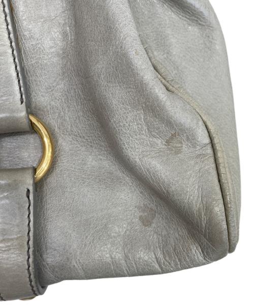 MIU MIU（ミュウミュウ）MIU MIU (ミュウミュウ) サイドリボンヴィッテロ2WAYバッグ グレーの古着・服飾アイテム