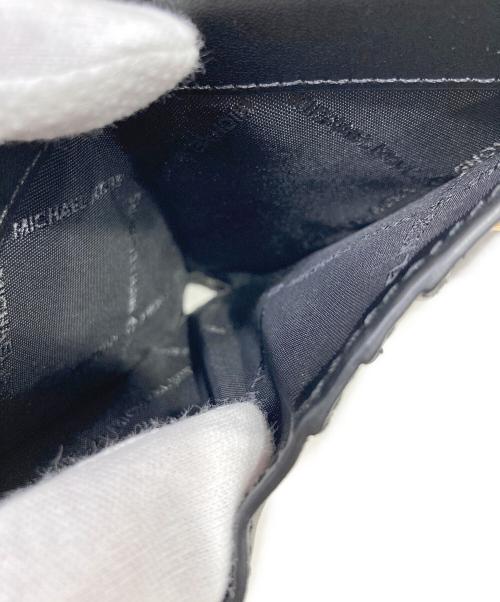 MICHAEL KORS（マイケル・コース）MICHAEL KORS (マイケル・コース) 総柄2つ折り財布 グレーの古着・服飾アイテム