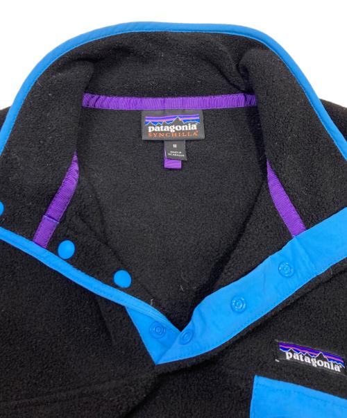Patagonia（パタゴニア）Patagonia (パタゴニア) Lightweight Synchilla Snap-T Pullover ブラック×スカイブルー サイズ:Mの古着・服飾アイテム