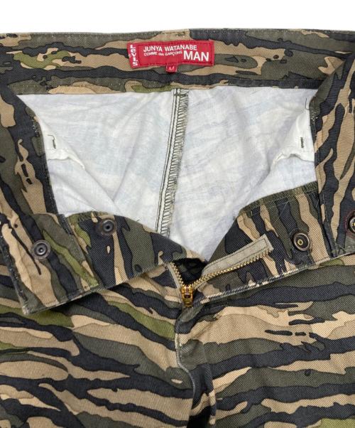 COMME des GARCONS JUNYA WATANABE MAN（コム デ ギャルソン ジュンヤ ワタナベ マン）COMME des GARCONS JUNYA WATANABE MAN (コム デ ギャルソン ジュンヤ ワタナベ マン) LEVI'S (リーバイス) タイガーカモデニムパンツ カーキ サイズ:Mの古着・服飾アイテム