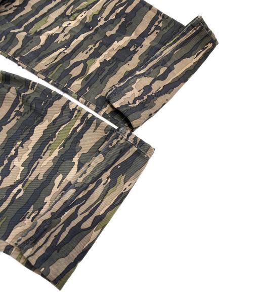 COMME des GARCONS JUNYA WATANABE MAN（コム デ ギャルソン ジュンヤ ワタナベ マン）COMME des GARCONS JUNYA WATANABE MAN (コム デ ギャルソン ジュンヤ ワタナベ マン) LEVI'S (リーバイス) タイガーカモデニムパンツ カーキ サイズ:Mの古着・服飾アイテム