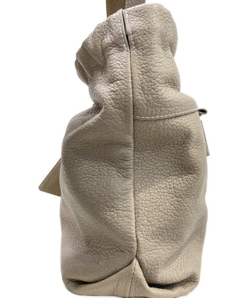 M.U.L（エムユーエル）M.U.L (エムユーエル) シボ型押しベントトート ベージュの古着・服飾アイテム