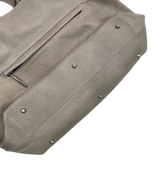 M.U.L（エムユーエル）M.U.L (エムユーエル) シボ型押しベントトート ベージュの古着・服飾アイテム