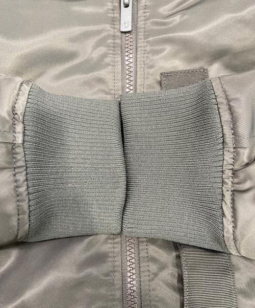 UNIQLO+J（ユニクロ プラスジェイ）UNIQLO+J (ユニクロ プラスジェイ) ハイブリッドダウン カーキ サイズ:Lの古着・服飾アイテム