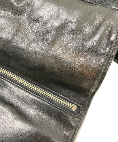 ALEXANDER McQUEEN（アレキサンダーマックイーン）ALEXANDER McQUEEN (アレキサンダーマックイーン) レザーショルダーバッグ ブラックの古着・服飾アイテム