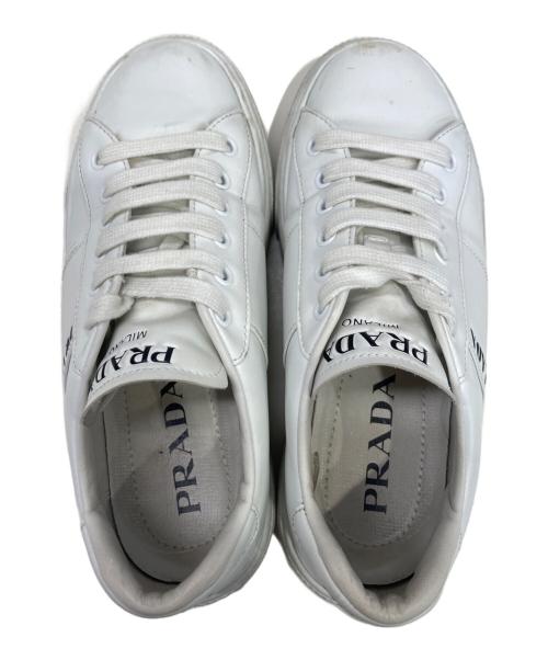 PRADA（プラダ）PRADA (プラダ) スニーカー ホワイト サイズ:35の古着・服飾アイテム