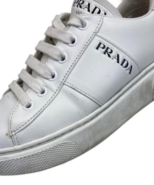 PRADA（プラダ）PRADA (プラダ) スニーカー ホワイト サイズ:35の古着・服飾アイテム