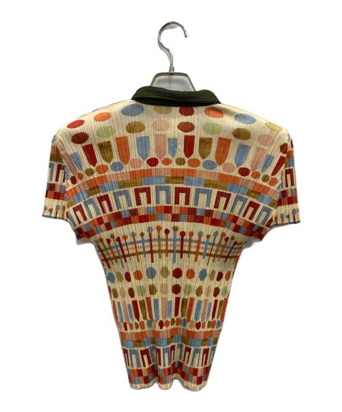 PLEATS PLEASE（プリーツプリーズ）PLEATS PLEASE (プリーツプリーズ) 総柄プリーツポロシャツ ベージュ サイズ:3の古着・服飾アイテム