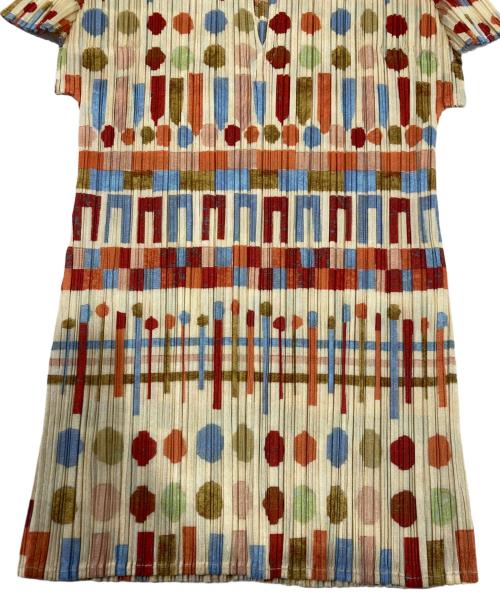 PLEATS PLEASE（プリーツプリーズ）PLEATS PLEASE (プリーツプリーズ) 総柄プリーツポロシャツ ベージュ サイズ:3の古着・服飾アイテム