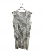 PLEATS PLEASEプリーツプリーズ）の古着「幾何学プリントノースリーブワンピース」｜ホワイト