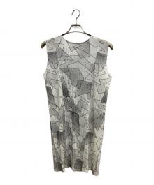 PLEATS PLEASE（プリーツプリーズ）の古着「幾何学プリントノースリーブワンピース」｜ホワイト