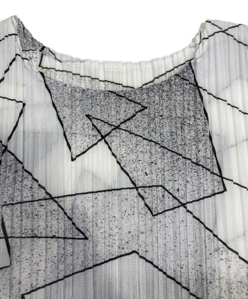 PLEATS PLEASE（プリーツプリーズ）PLEATS PLEASE (プリーツプリーズ) 幾何学プリントノースリーブワンピース ホワイト サイズ:3の古着・服飾アイテム