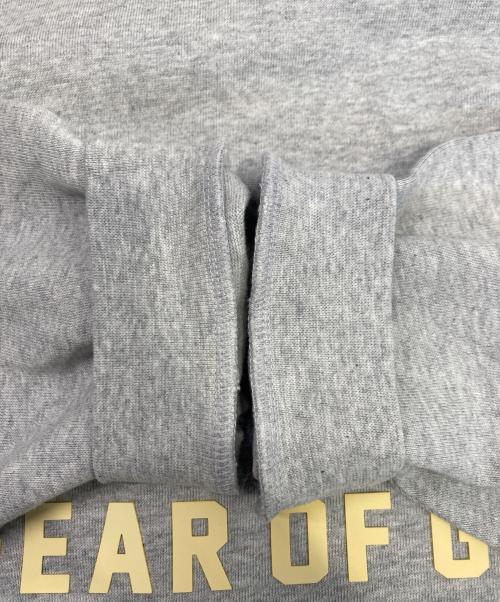 FOG ESSENTIALS（フィアオブゴッド エッセンシャル）FOG ESSENTIALS (フィアオブゴッド エッセンシャル) アーチロゴカットソー グレー サイズ:Lの古着・服飾アイテム