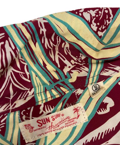 Sun Surf（サンサーフ）Sun Surf (サンサーフ) レーヨンアロハシャツ レッド サイズ:Sの古着・服飾アイテム