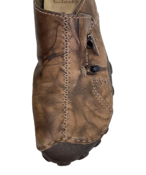 CLARKS（クラークス）CLARKS (クラークス) シューズ ブラウン サイズ:8の古着・服飾アイテム