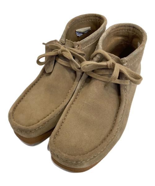 CLARKS（クラークス）CLARKS (クラークス) ワラビー ベージュ サイズ:UK7 1/2(26～26.5㎝）の古着・服飾アイテム