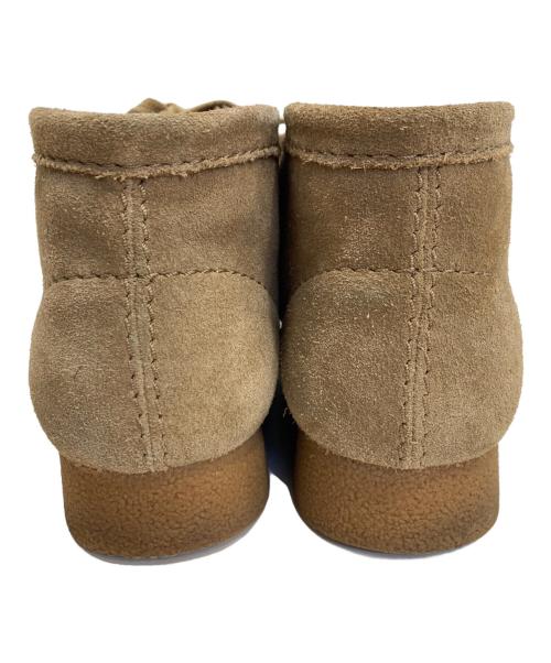 CLARKS（クラークス）CLARKS (クラークス) ワラビー ベージュ サイズ:UK7 1/2(26～26.5㎝）の古着・服飾アイテム