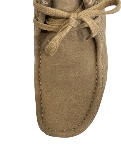 CLARKS（クラークス）CLARKS (クラークス) ワラビー ベージュ サイズ:UK7 1/2(26～26.5㎝）の古着・服飾アイテム