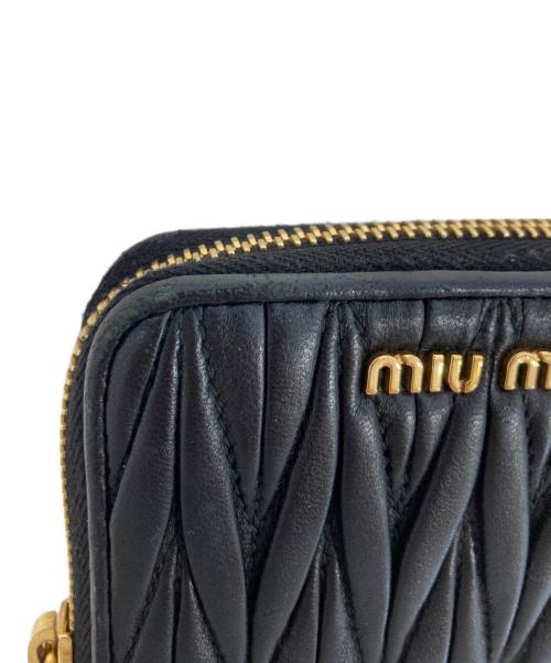 MIU MIU（ミュウミュウ）MIU MIU (ミュウミュウ) マテラッセコインケース ブラックの古着・服飾アイテム