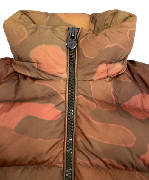 MONCLER（モンクレール）MONCLER (モンクレール) MAYAカモ柄ダウンジャケット オレンジ サイズ:１の古着・服飾アイテム