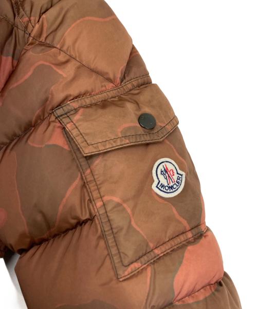 MONCLER（モンクレール）MONCLER (モンクレール) MAYAカモ柄ダウンジャケット オレンジ サイズ:１の古着・服飾アイテム