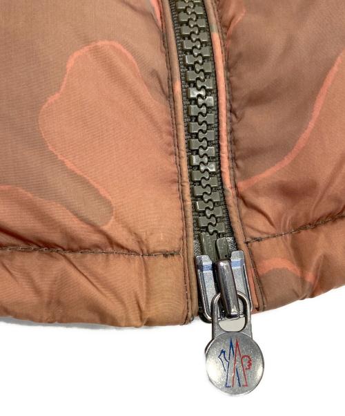 MONCLER（モンクレール）MONCLER (モンクレール) MAYAカモ柄ダウンジャケット オレンジ サイズ:１の古着・服飾アイテム